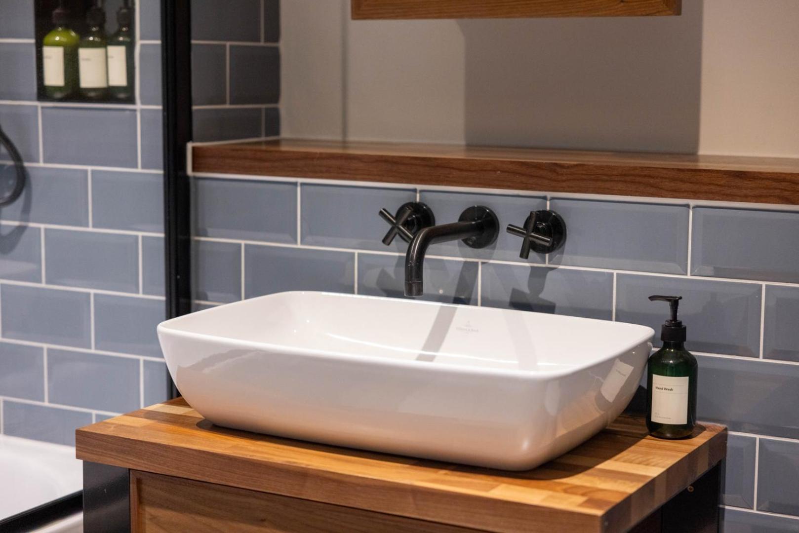 Apartment New | Luxury 2bd/2b Wapping *