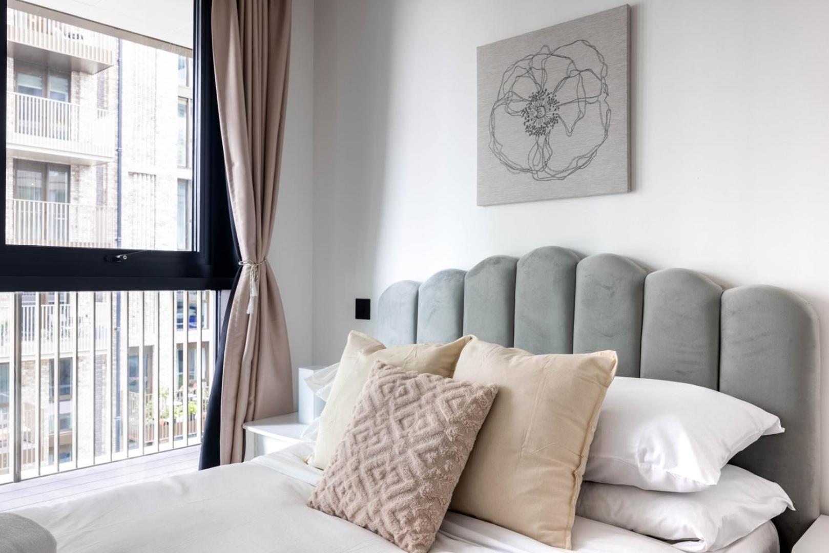 New | Luxury 2bd/2b Wapping Apartment