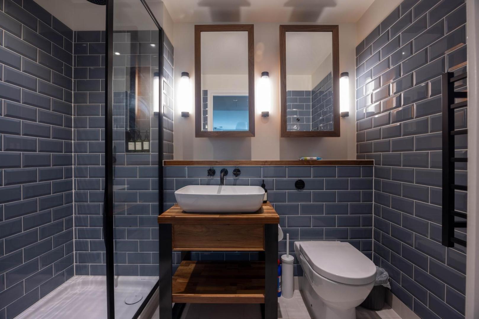 Apartment New | Luxury 2bd/2b Wapping London